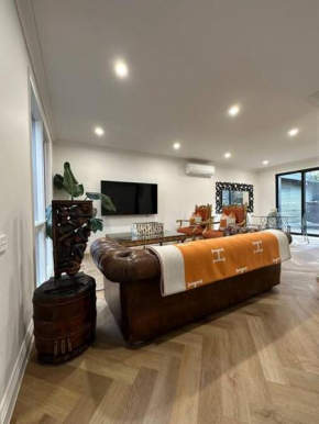 Stunning Townhouse - 10 min to CBD